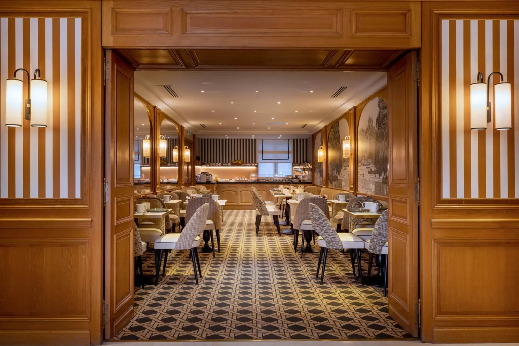 16A8463 horset opera bd