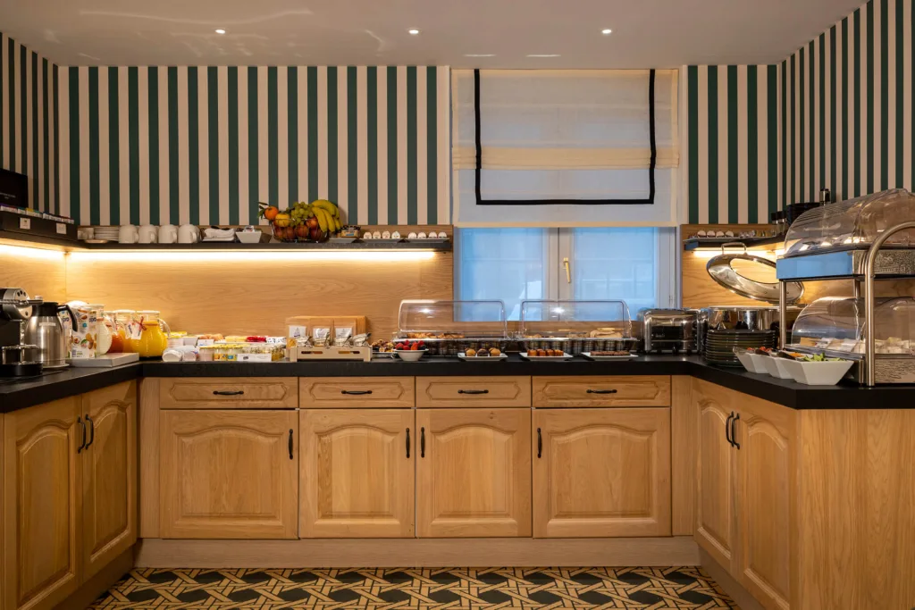 16A8499 horset opera bd