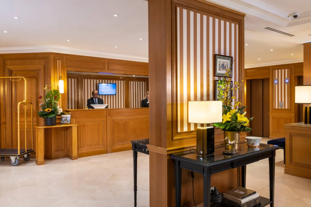 16A8552 horset opera bd