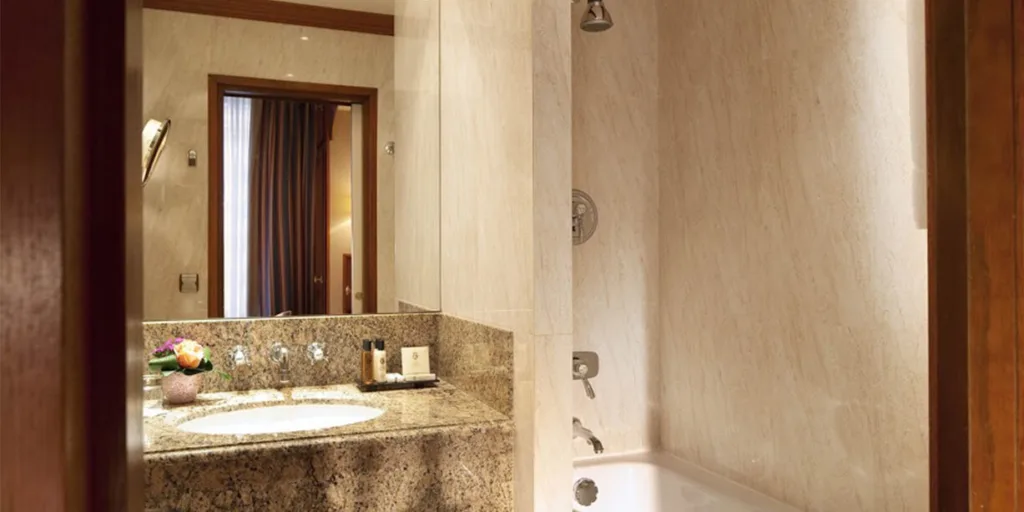 Double standard Room bathroom 5 Horset Opera Hotel Paris